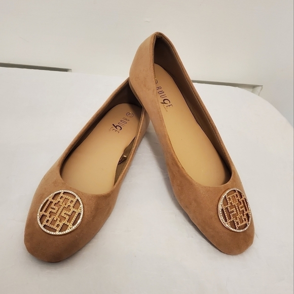 NWOB Rouge Metallic Pendant Square Toe Flats -Camel Size 7.5 - Picture 1 of 9